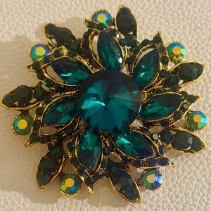 Emerald Green Rhinestone Flower Brooch Gold Tone Vintage Style Statement Pin